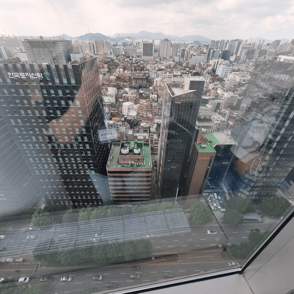 사무실에서의 역삼 거리